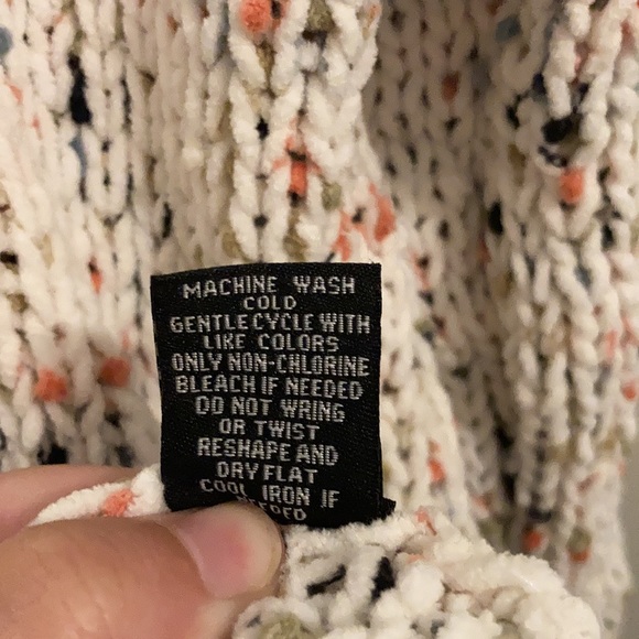 Sweater - Picture 4 of 4